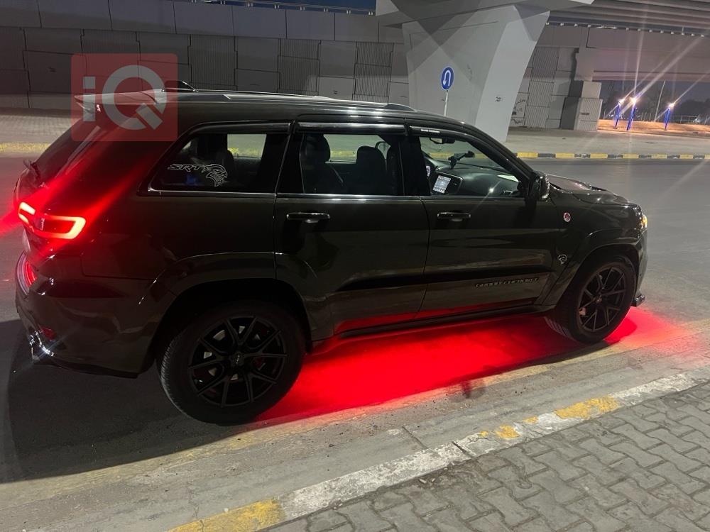 جیپ گراند شیرۆکی